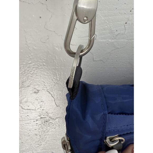 Lululemon Crossbody Bag Womens Adjustable Strap Festival Purse Shadow wrap Blue - Picture 5 of 12